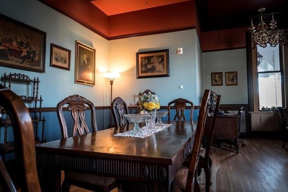 Steele Mansion photo 83