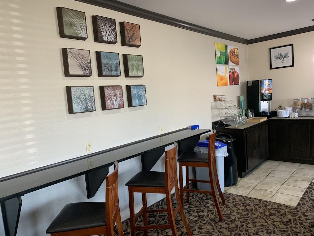 Quality Inn Forsyth - Decatur photo 37