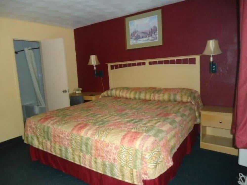 Relax Inn Elmira photo 13