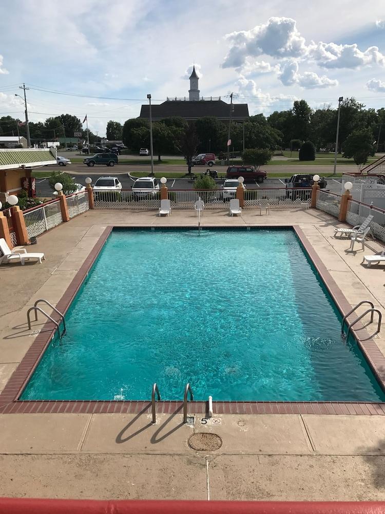 Milan Inn & Suites photo 12