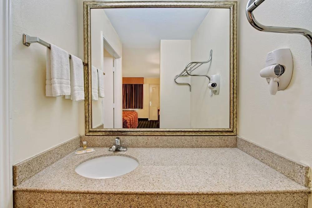 Day Star Dallas South photo 8