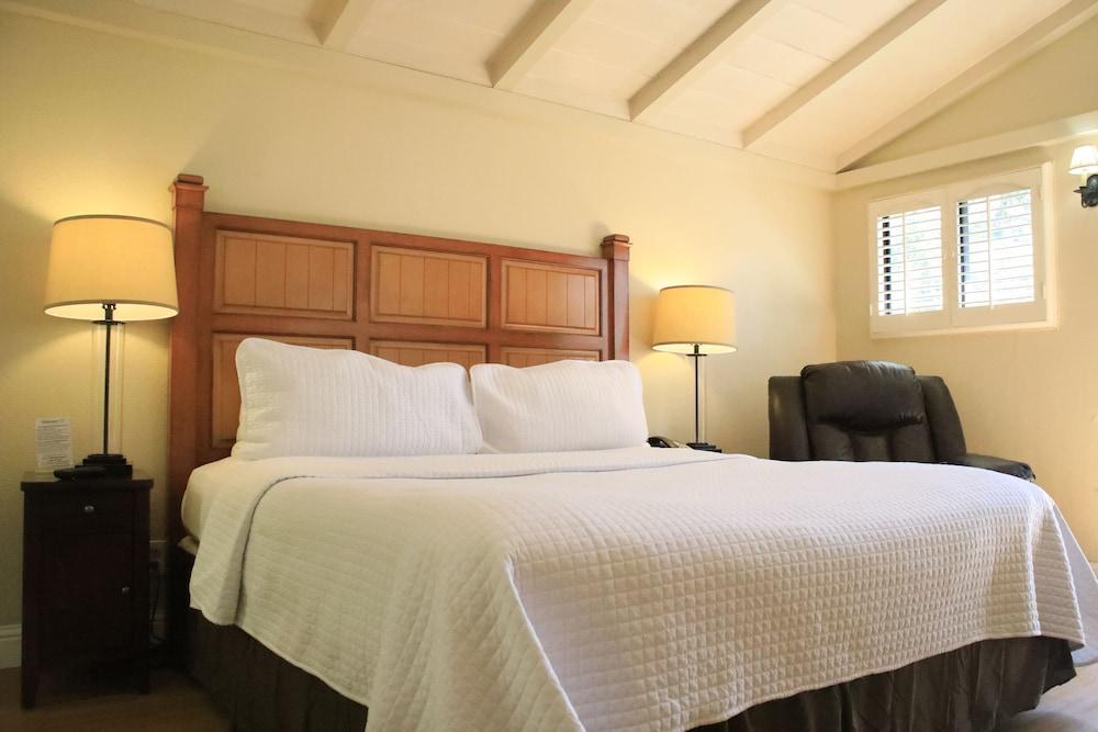 Carmel Resort Inn photo 11