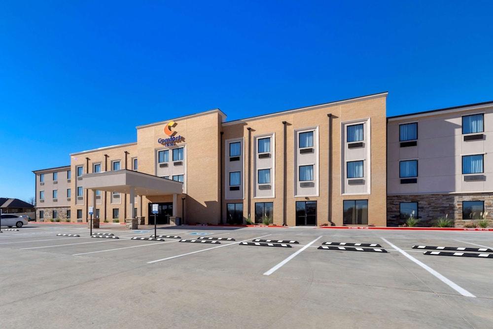 Comfort Inn & Suites Harrah photo 25