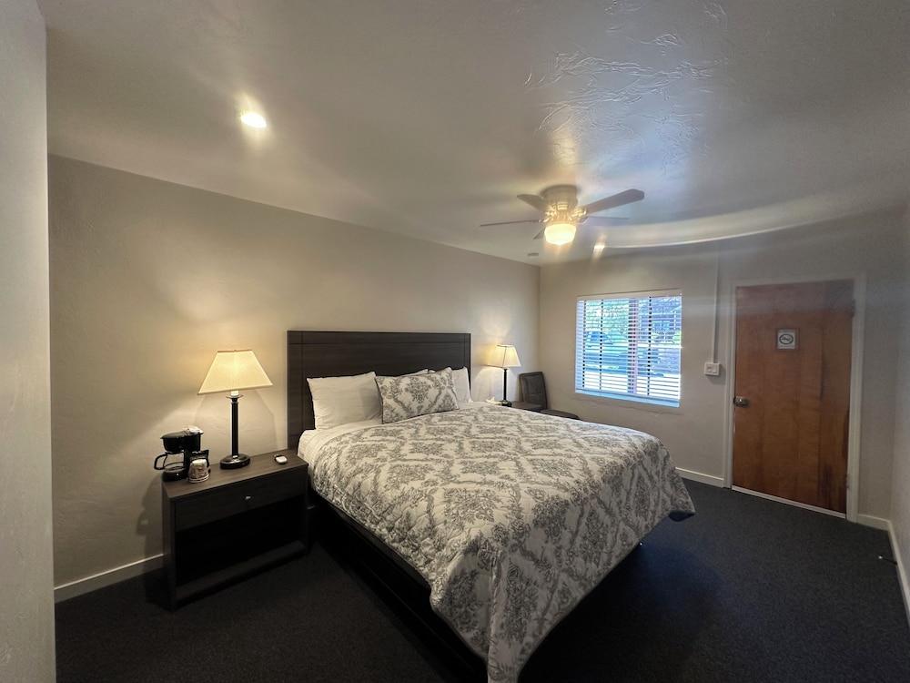Lee Vining Motel photo 33