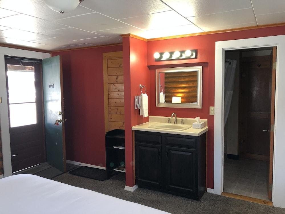 Sportsmans Lodge photo 5