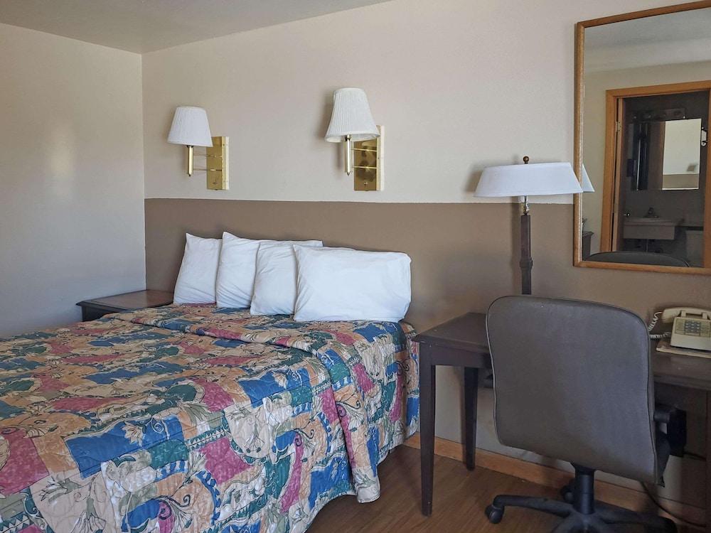 Rodeway Inn Buffalo photo 17