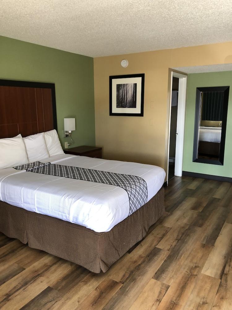Knight's Inn Motel photo 17