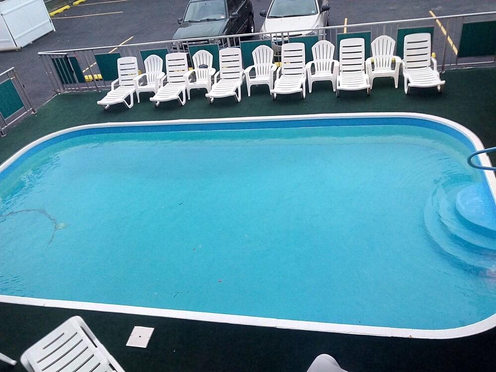 Four Winds Motel photo 35
