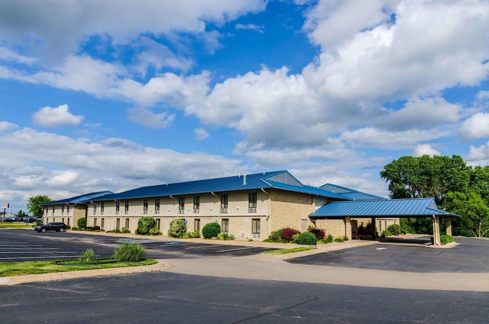 Quality Inn & Suites Winfield photo 51