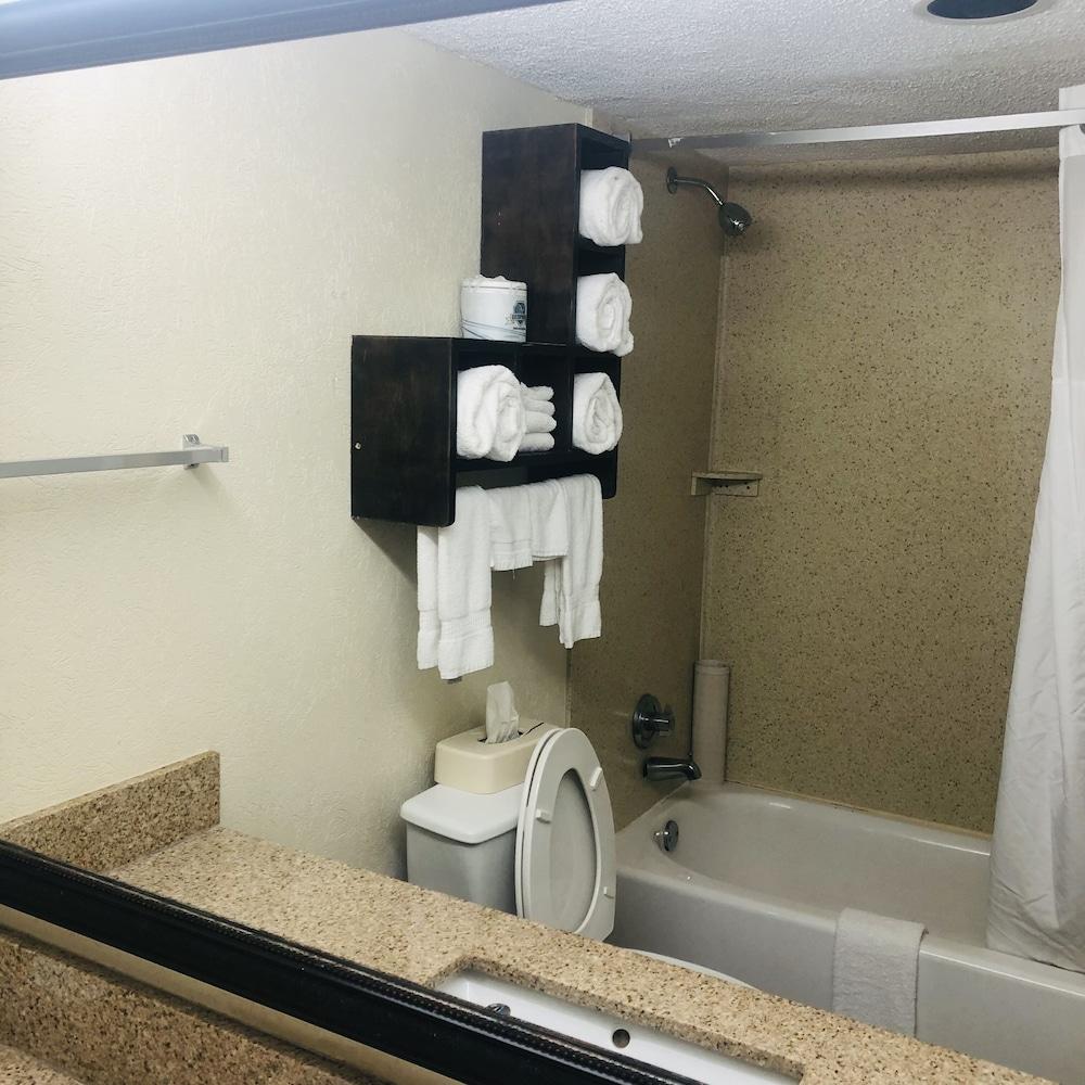 Quail Inn & Suites photo 35