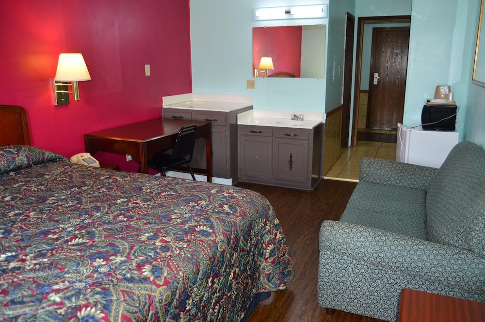 Budget Inn of Claypool Hill photo 21
