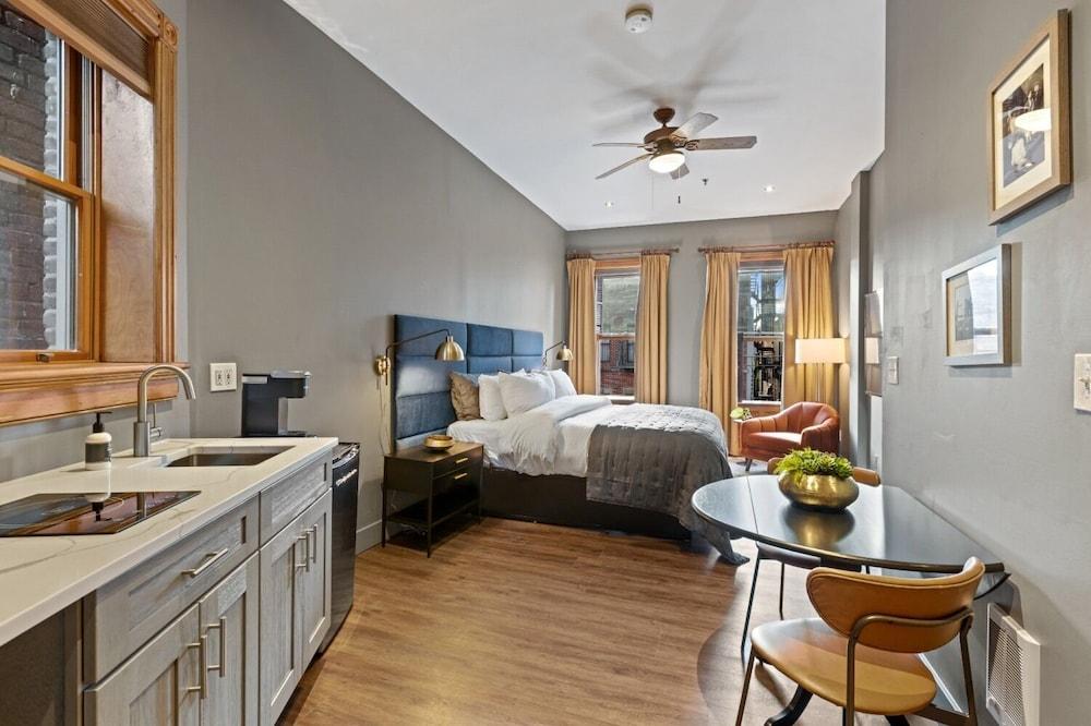 The Historic Blue Moon Hotel - NYC photo 16