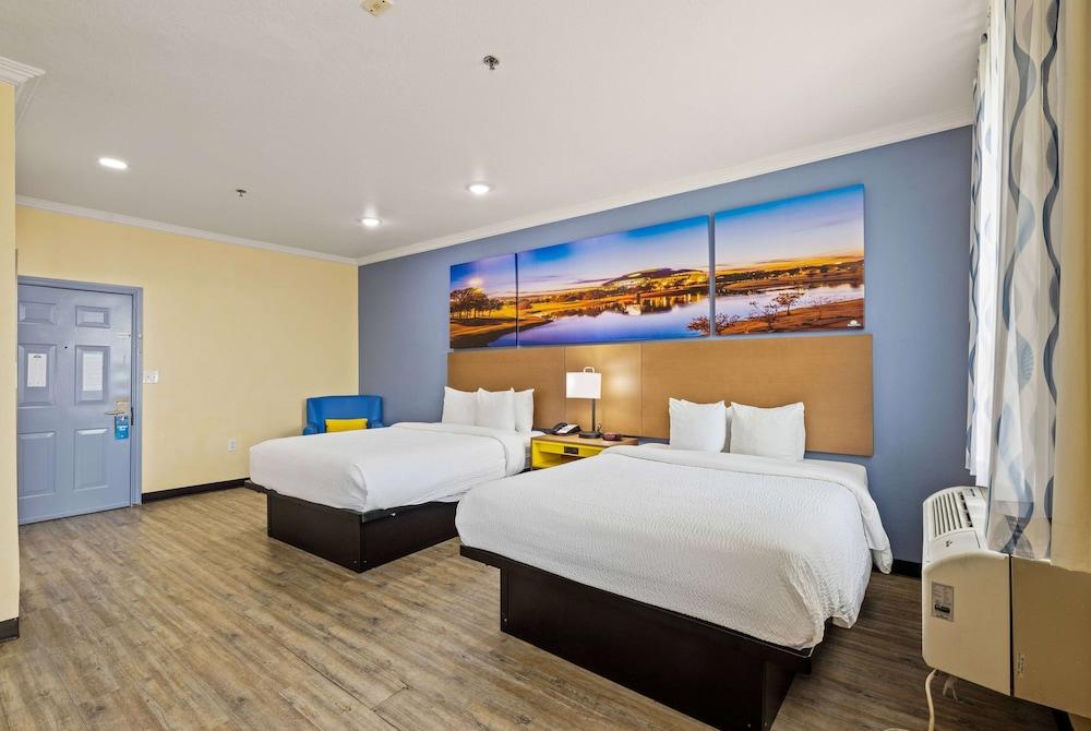 Days Inn & Suites by Wyndham Euless DFW Airport South photo 65