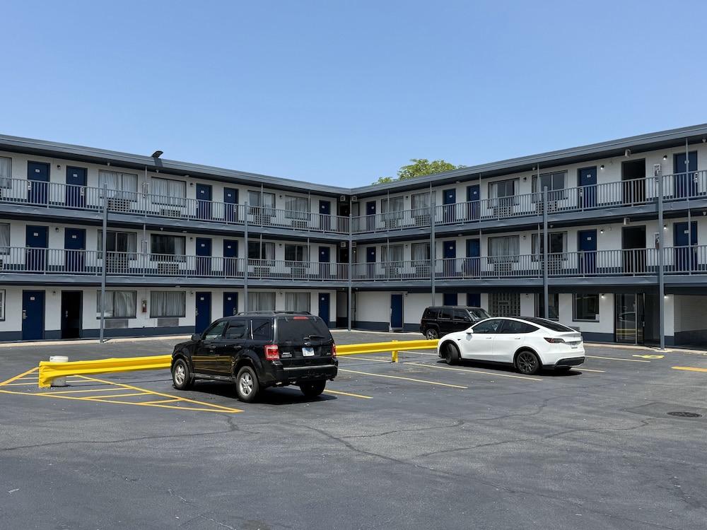 Motel 6 - Chicago, IL photo 1