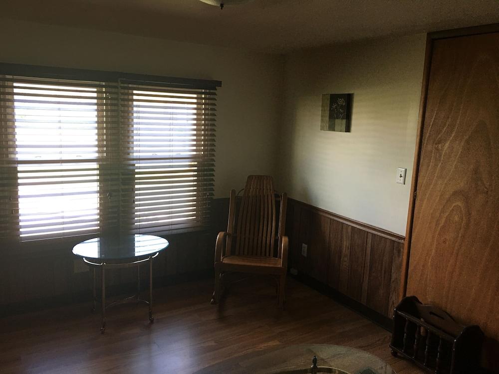 Cadiz Motel by OYO on route 250 photo 12