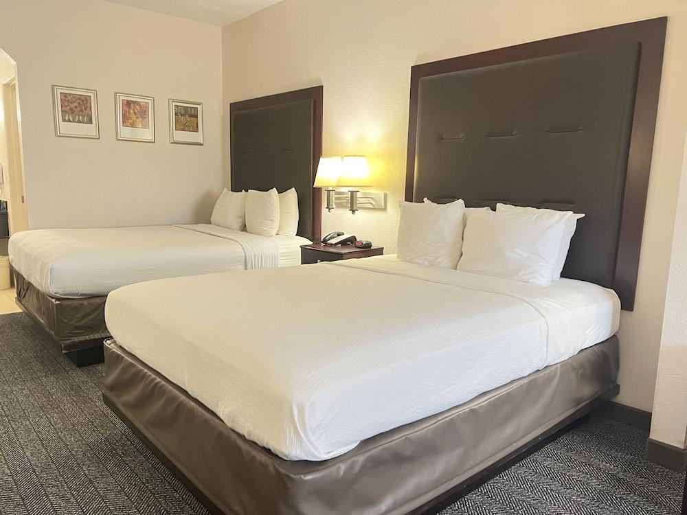 Quality Inn & Suites Houston Northwest - Cypress photo 5