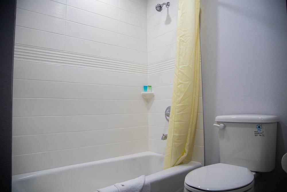 Pico Rivera Inn and Suites photo 18
