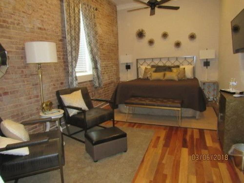 Hamilton House Inn photo 9