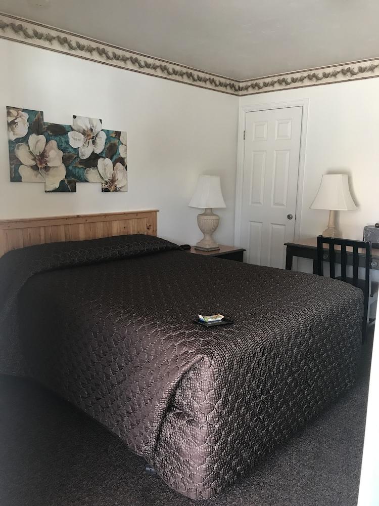 Rustic Inn Motel photo 44