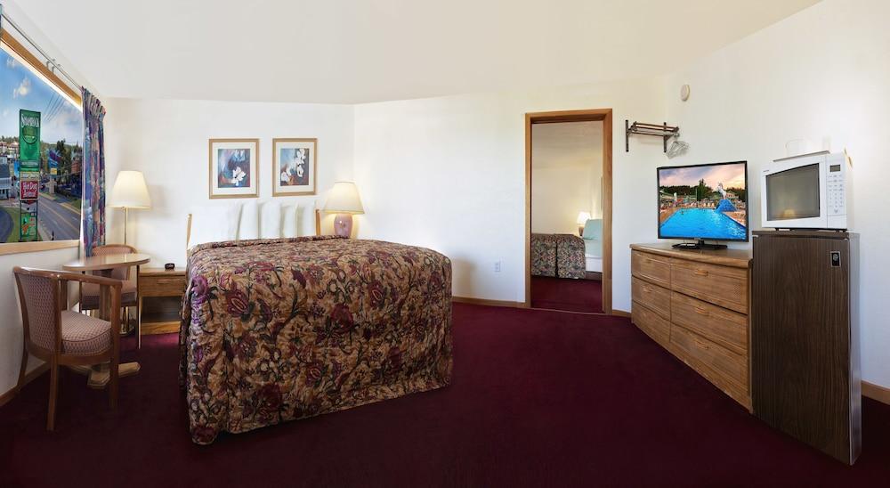 Shamrock Motel photo 26