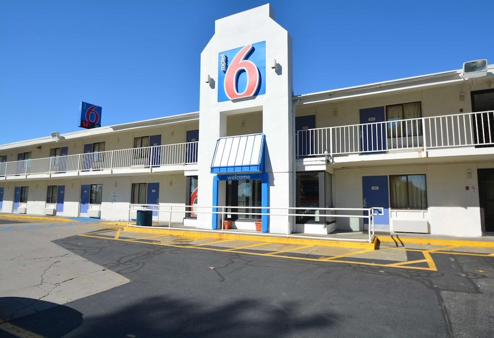 Motel 6 Chicopee, MA - Springfield — hotel in Chicopee
