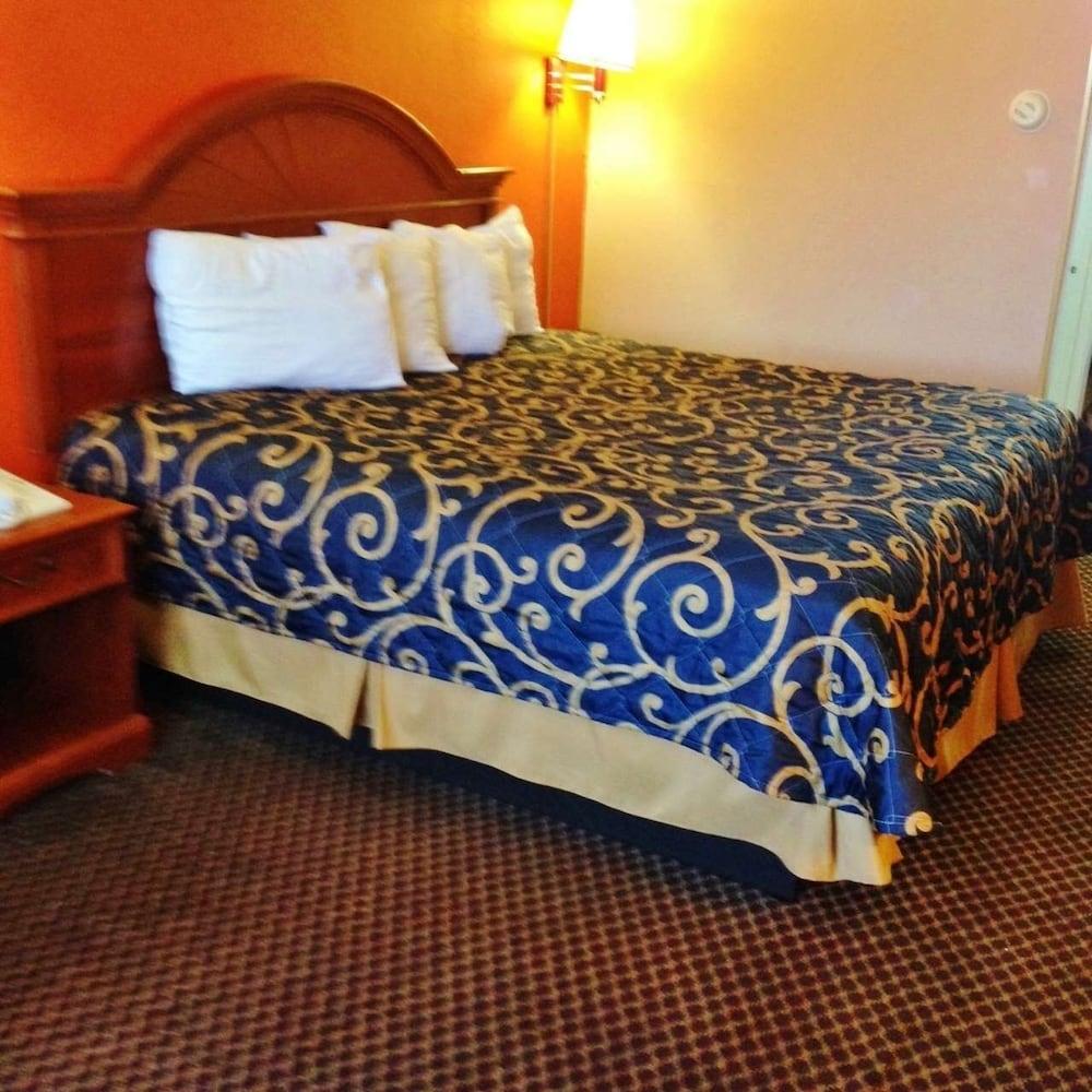 Americas Best Value Inn Forest photo 11