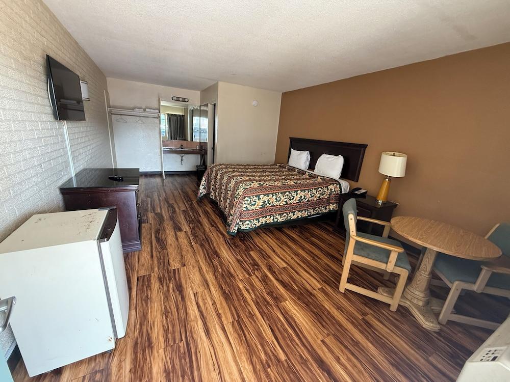 ECONOMY INN photo 16