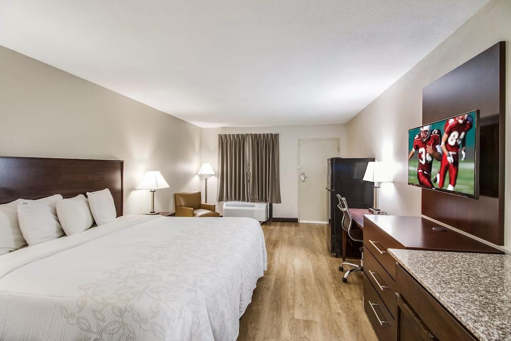 Red Roof Inn PLUS+ Dallas – Addison photo 13