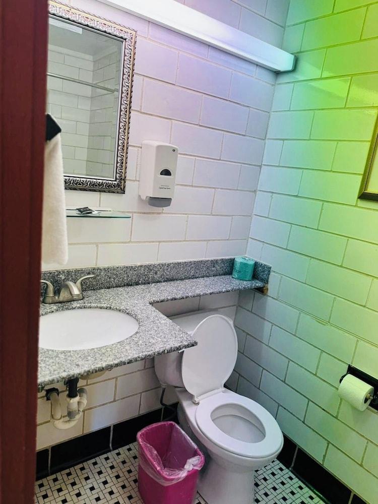 Budget Inn photo 14