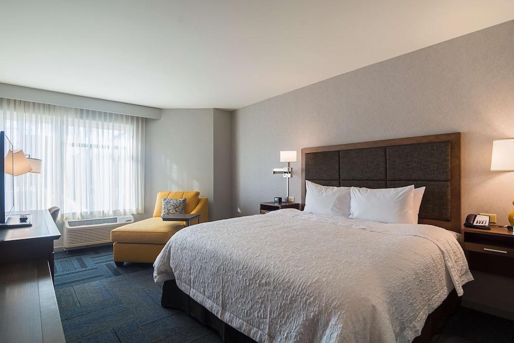 Hampton Inn Chicago North-Loyola Station photo 9