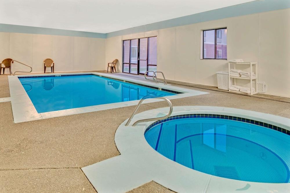 Super 8 by Wyndham Spokane/West photo 23
