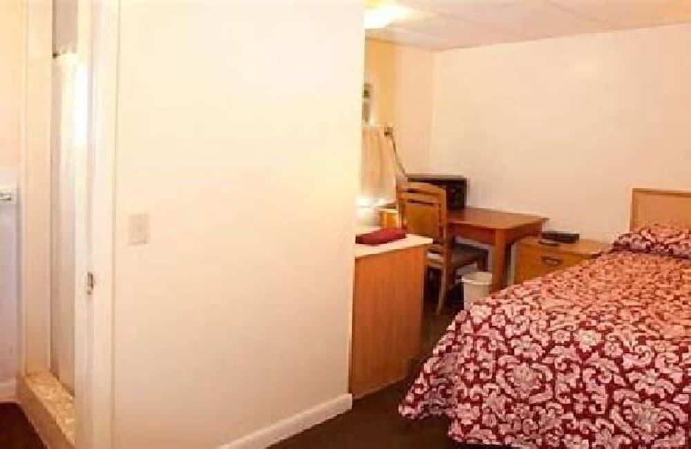 Charlie's Motel photo 8
