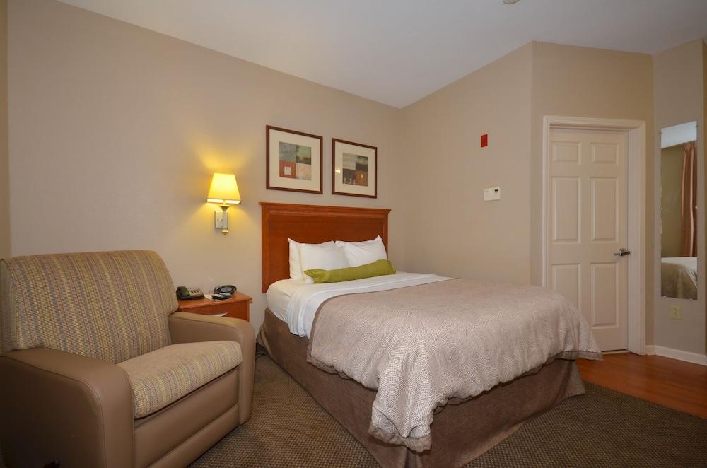 Candlewood Suites Clarksville by IHG photo 5