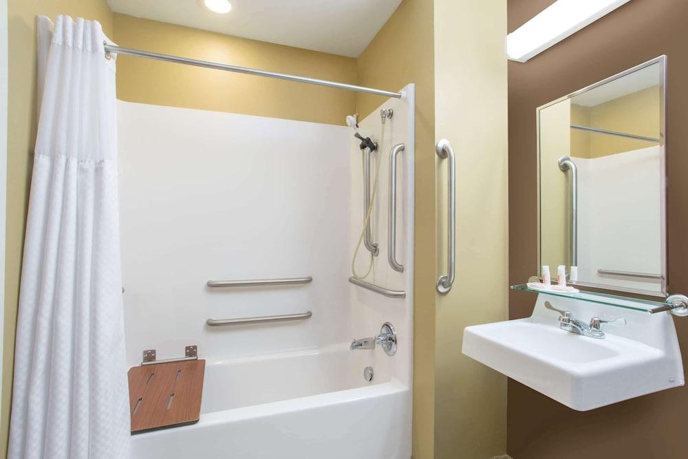 Microtel Inn & Suites by Wyndham Mansfield photo 28