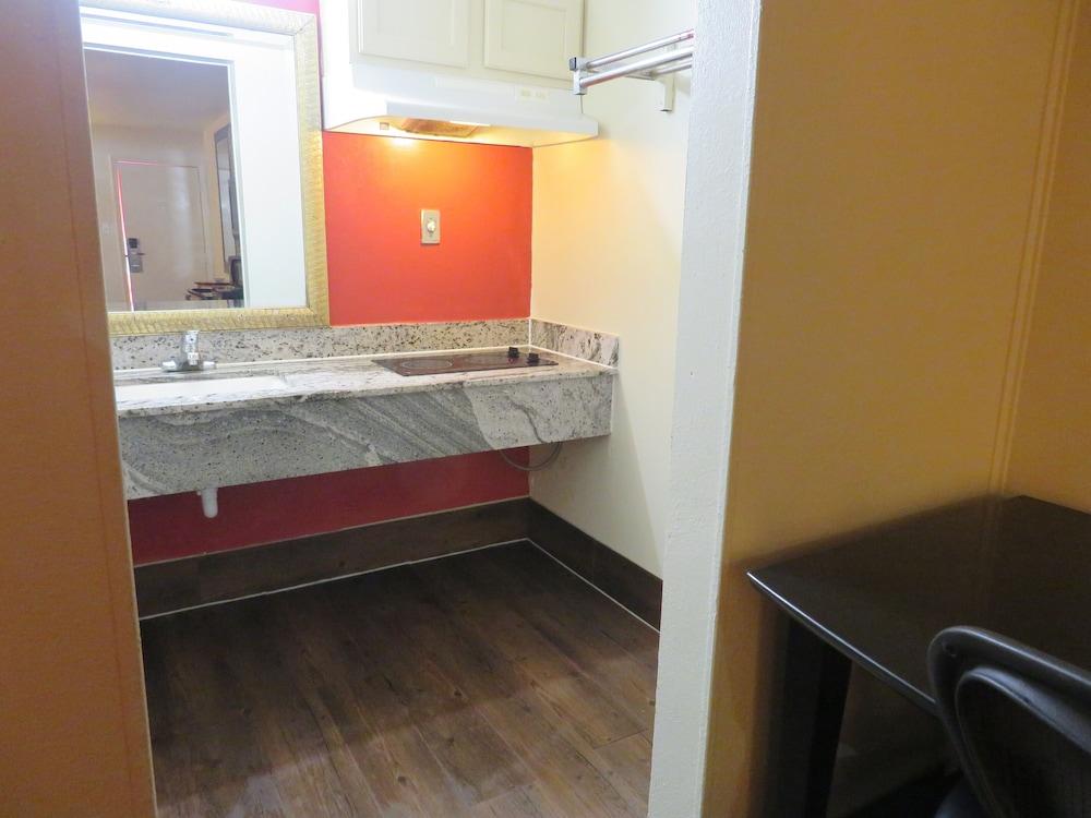 Travel Inn Motel photo 8