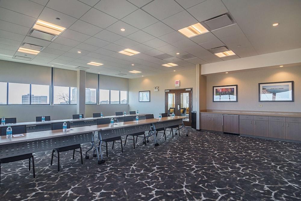 Hampton Inn Chicago North-Loyola Station photo 47