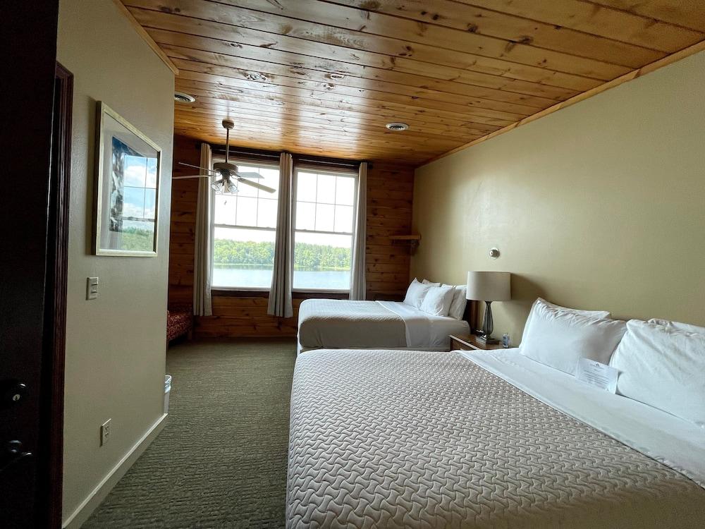 Hanging Horn Lakeside Resort photo 69