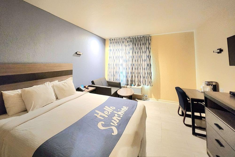 Days Inn by Wyndham Freeport photo 41