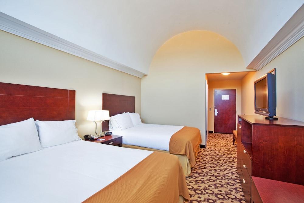 Holiday Inn Express & Suites Macon - I-475 By IHG photo 3