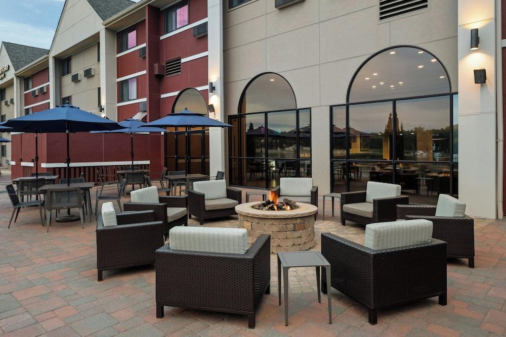 Courtyard by Marriott La Crosse photo 80