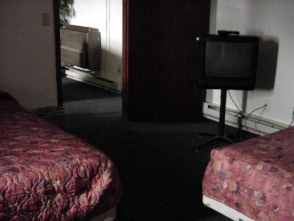 Double A Motel photo 41