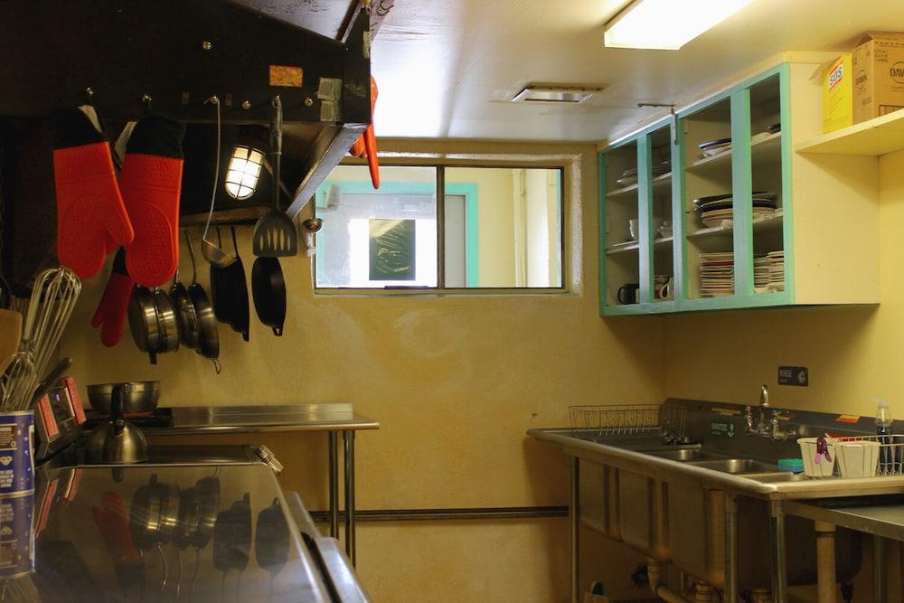 SnowMansion Taos Adventure Lodge photo 61