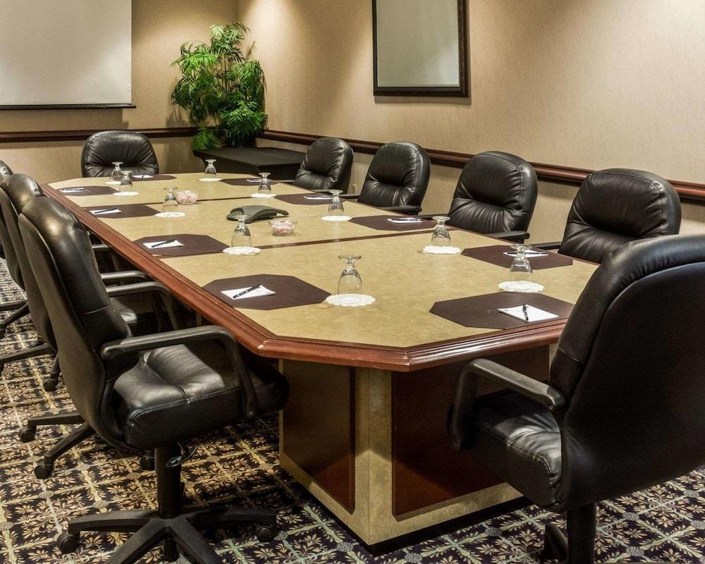 Quality Suites Lake Wright - Norfolk Airport photo 17