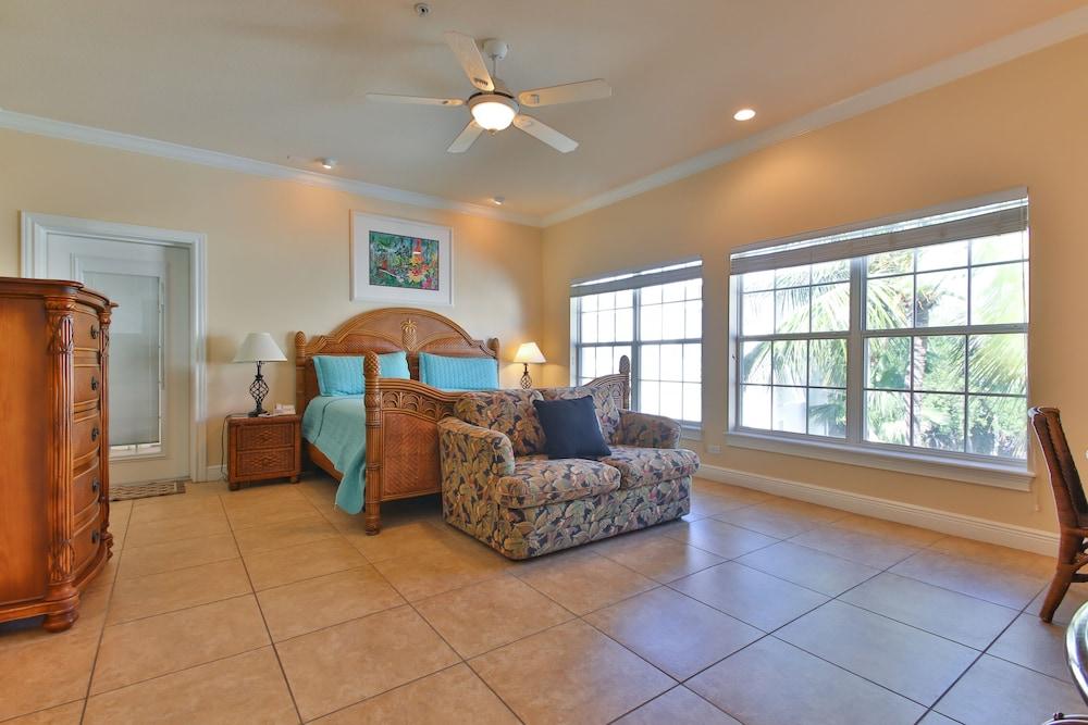 Tortuga Inn Beach Resort photo 44
