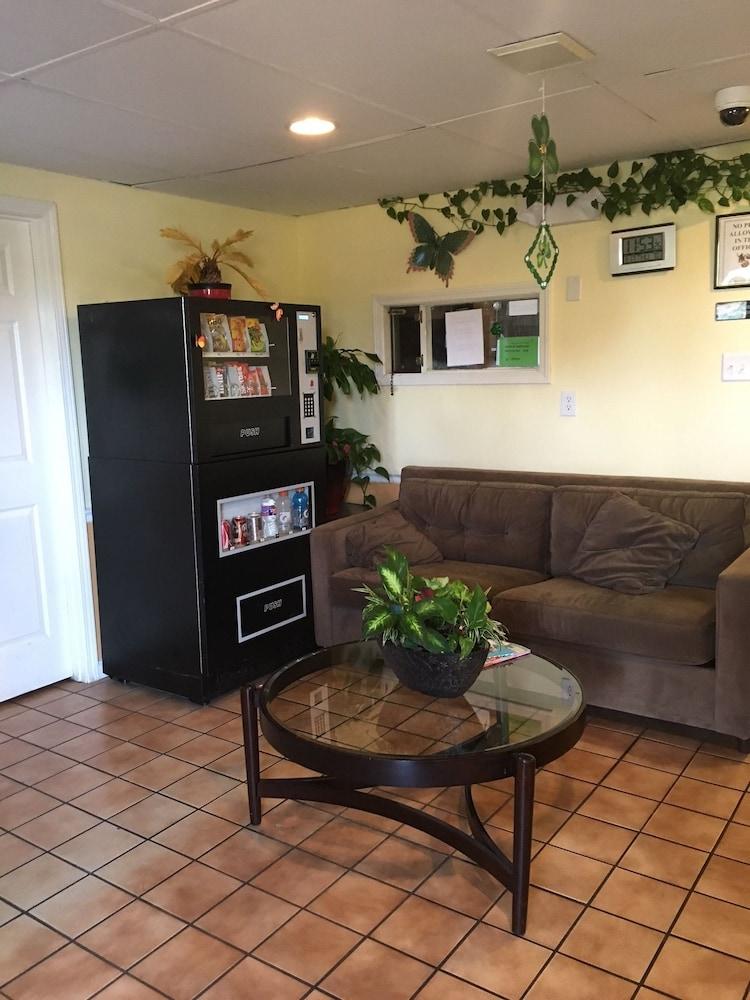 Regency Inn & Suites photo 4