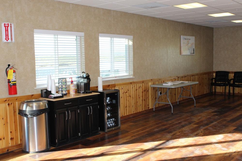 Target Hospitality-Seven Rivers Lodge Carlsbad photo 18