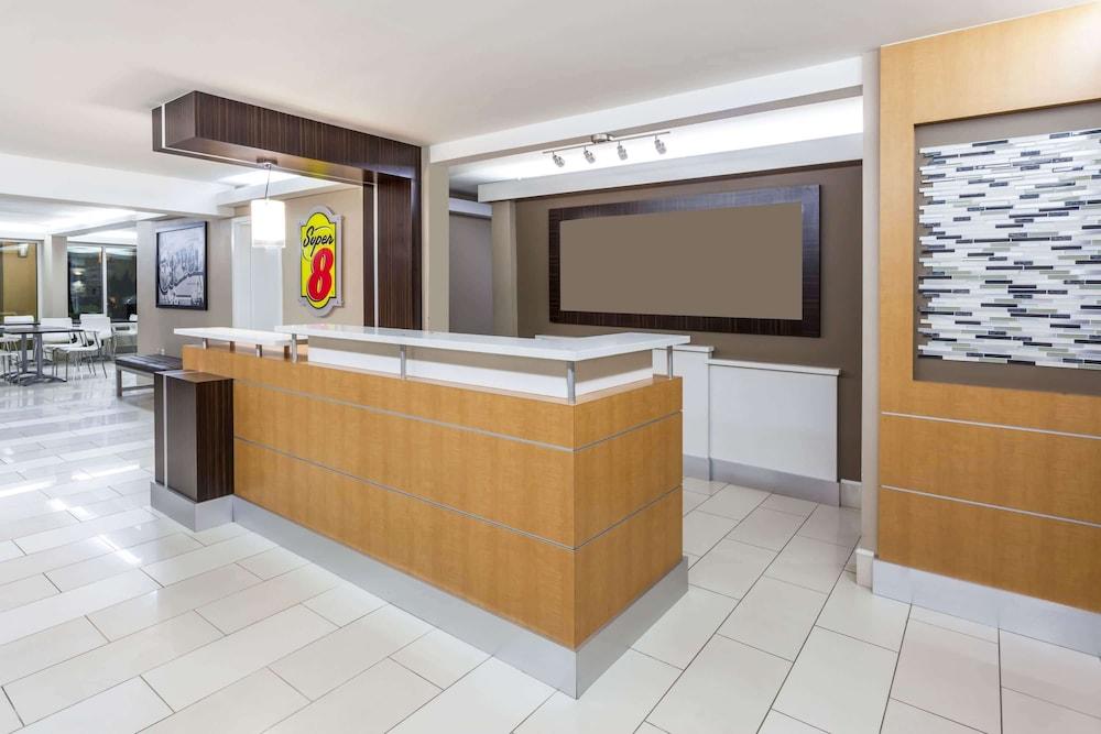 Super 8 by Wyndham Dalton/Convention Center Area photo 3