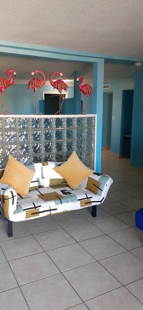 Hawaiian Inn Beach Resort photo 38