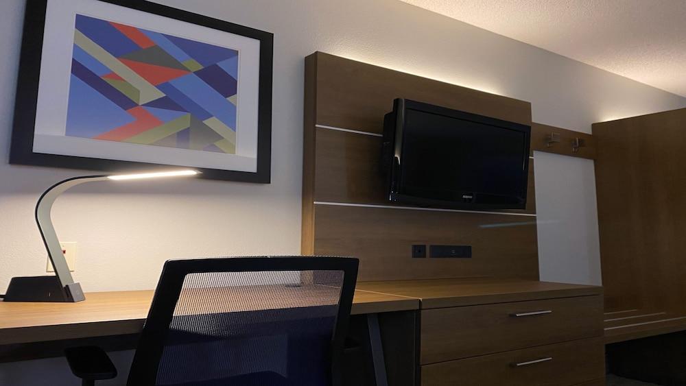Holiday Inn Express & Suites Somerset Central by IHG photo 12