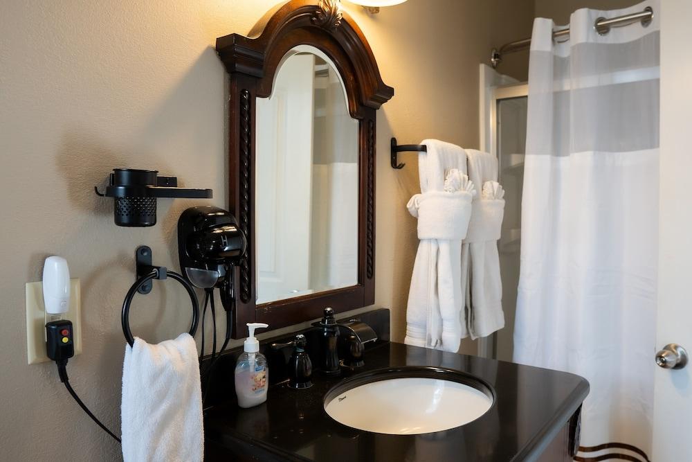 Oak Tree Hotel photo 88